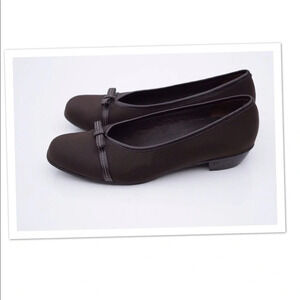 Munro American comb last low heels
